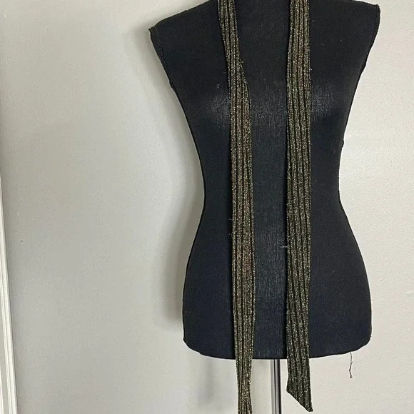 black and gold striped scarf with a boho vibe - Picture 3 of 4